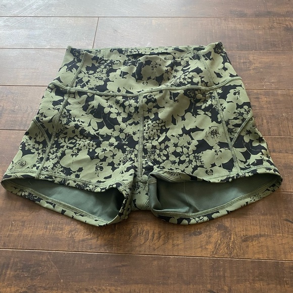 Lululemon in movement shorts - Picture 10 of 10